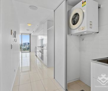 REFRESHED UNIT IN BROADWATER - Photo 3