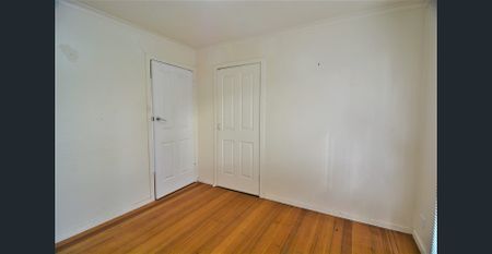 Family Home in Prime Location! - Photo 4