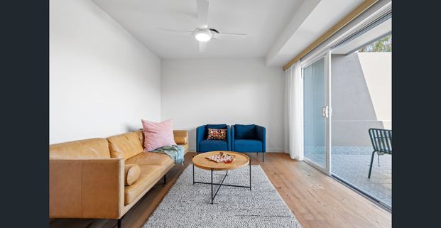 Style, comfort, and convenience, minutes from Brisbane River and CBD! - Photo 1