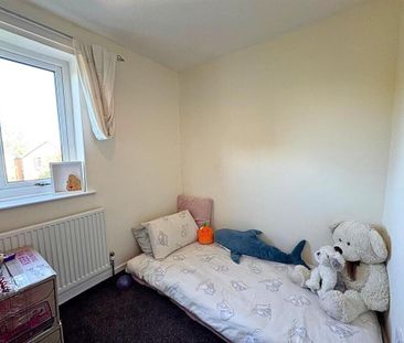 3 bedroom Mid Terraced House to let - Photo 5