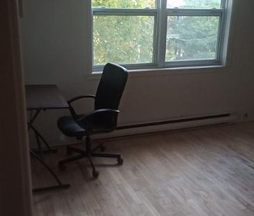 5 1/2 semi-meublé rénové à louer - Photo 2