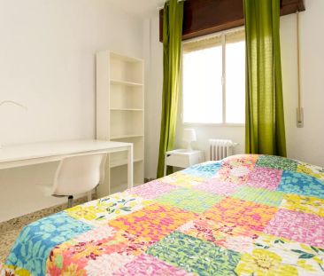 Single Bed in Room in a shared 4-bedroom apartment for rent in Cami... - Photo 2