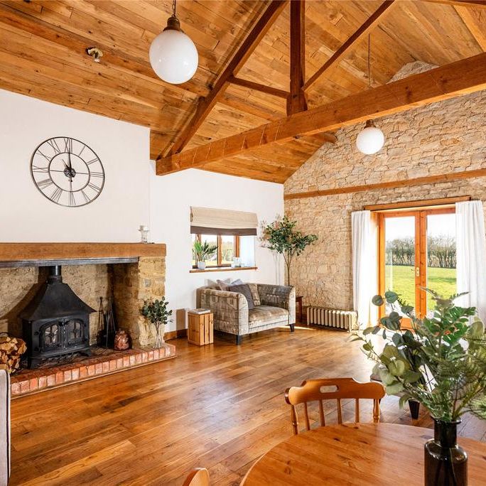 5 bedroom barn conversion to rent - Photo 1
