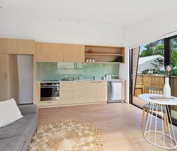 One-bedroom stand-alone townhouse with carpark - Photo 3