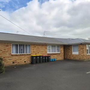 Fully Furnished studio room. - Photo 2