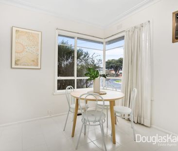 The Dream - Classic Family Home Superb home - Photo 2