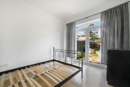 3 bedroom flat to rent - Photo 2