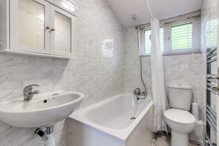 1 Bed Flat, Camden Square, NW1 - Photo 2