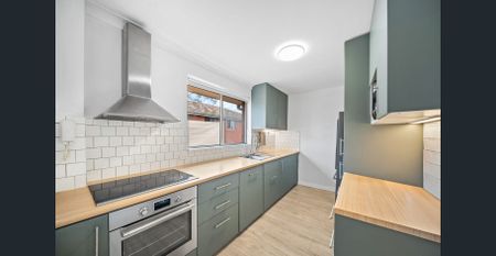 Renovated Top Floor Apartment in Prime Campsie Location - Photo 3