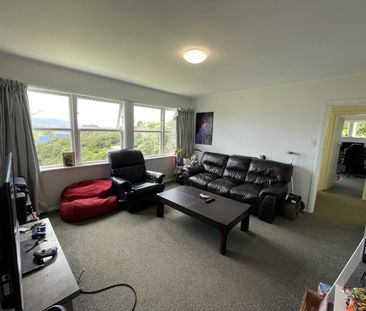 3 Bedrooms in Melrose - Photo 3