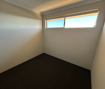 11 Goldrush Way, Baldivis WA 6171 - House For Rent | Domain - Photo 5