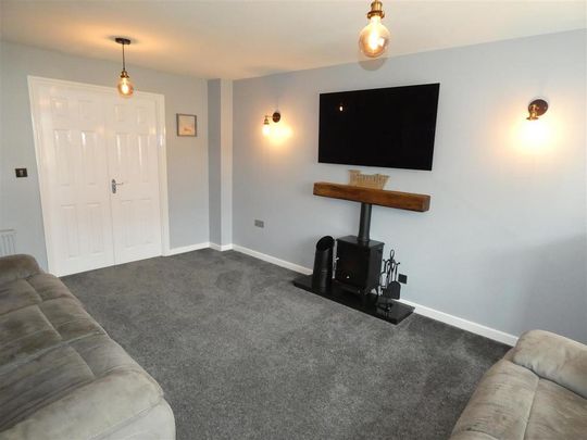 4 bedroom detached house to rent - Photo 1
