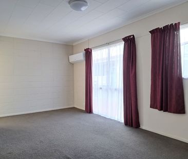 Sunny, Spacious & Super Convenient Two Bedroom in Wallaceville - Photo 5