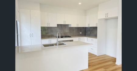 An Amazing House at Brentwood Forest Estate Bellbird Park - Photo 5