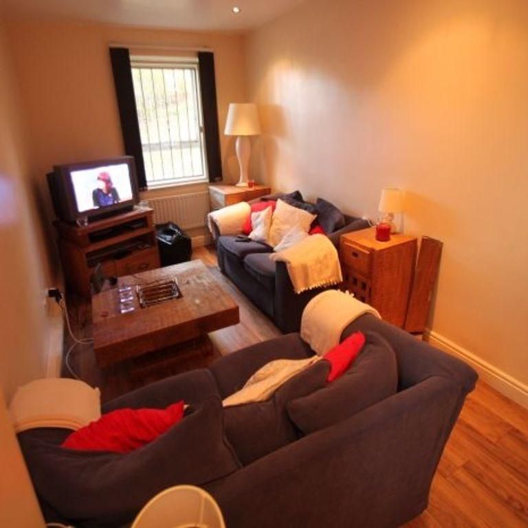4 bedroom flat to rent - Photo 1