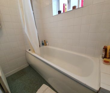 8 Bed Student Accommodation - Photo 2