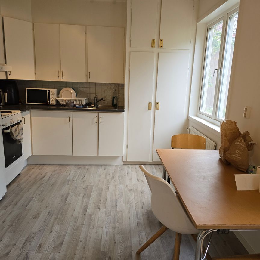 Malmköpingsvägen, Bandhagen - Photo 1