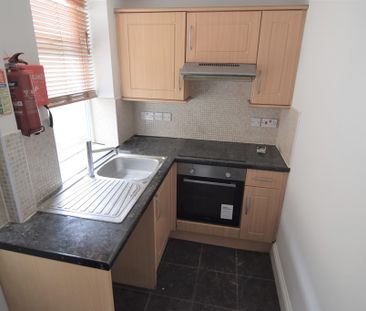 To Let 2 Bed Ground Floor Flat - Photo 4