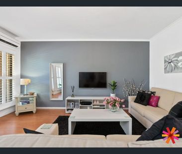 A STYLISH AND CONVENIENT UNIT IN COMO - Photo 2