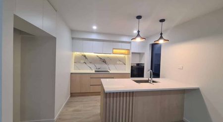 Stunning Four Bedroom Townhouse - Photo 5