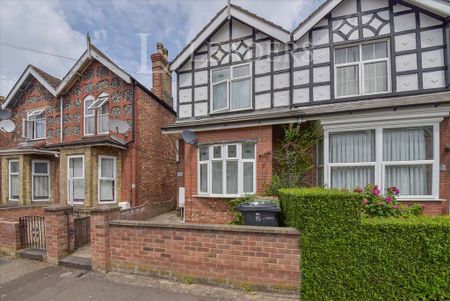 1 bedroom in a house share to rent - Photo 5