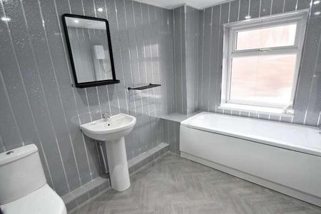 Rochdale Road, BL9 - Photo 3