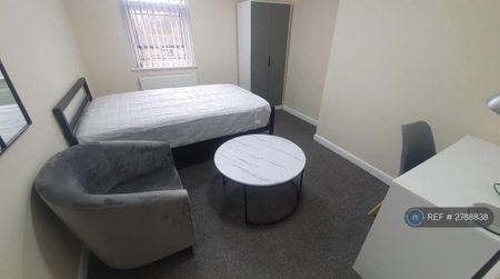 1 bedroom in a house share to rent - Photo 2
