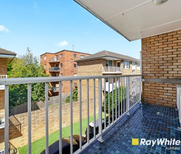 Charming Top-Floor Retreat in Summer Hill: Modern Comfort and Style... - Photo 6