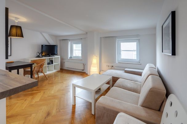 Charming attic apartment in Schwanthalerhöhe - Photo 1