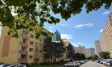 3 izbový byt 65,75m2 + Loggia na prenájom Osuského 26 BA V - Fotografia 3