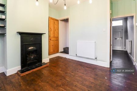 2 bedroom semi-detached house to rent - Photo 5