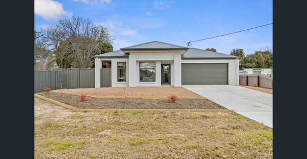 SELF CONTAINED APARTMENT - Photo 1