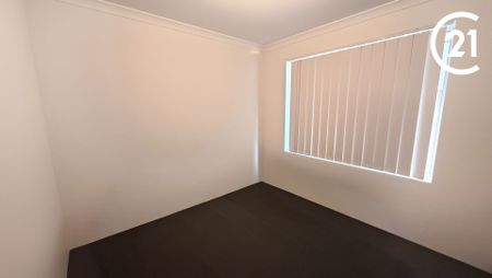 Modern 3x2 Family Living in the Heart of Dalyellup! - Photo 5