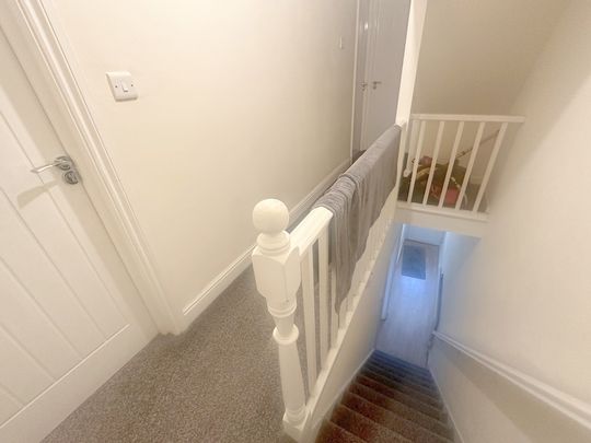 6 Bedroom End Terraced House - Photo 1