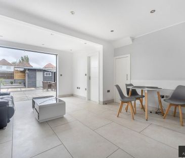 3 bedroom terraced house to rent - Photo 2