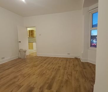 2 Bed Flat, Narborough Road, LE3 - Photo 1