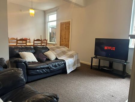 5 Bed Terraced House, Derby Lane, L13 - Photo 3