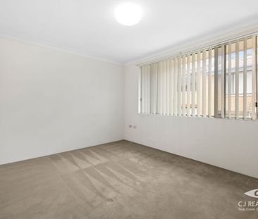 Quality Full Brick Townhouse in a Prime Lifestyle Location - Photo 4