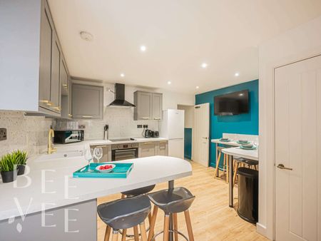 The Glistening And Glossy Property - Photo 2