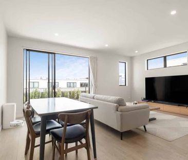 Modern 4 bed Family Home in Westgate - Photo 3