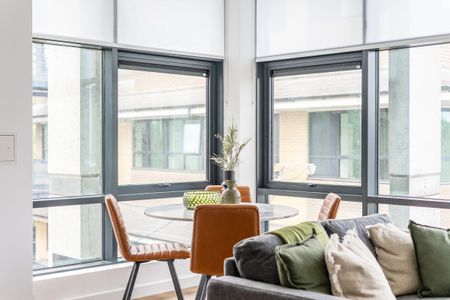 Lakeside Close, Staines Upon Thames - Photo 2