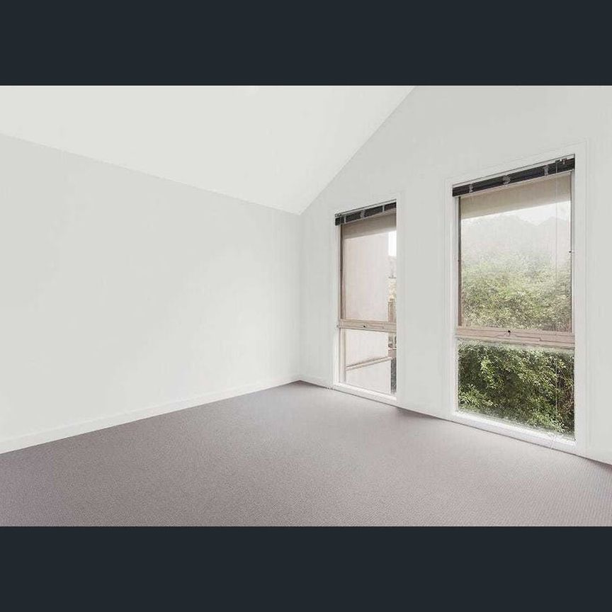 Stylish Brunswick West Gem - Location, Lifestyle, and Comfort! - Photo 1