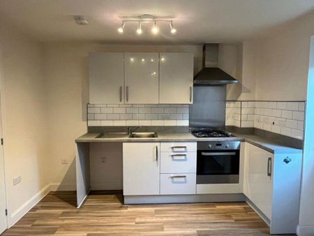 2 bedroom semi-detached house to rent - Photo 5