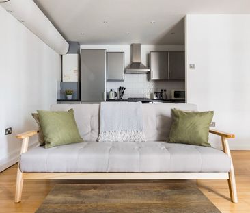 1 Bed Flat, Bentley Road, N1 - Photo 1