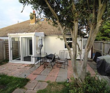 3 bedroom bungalow to rent - Photo 2