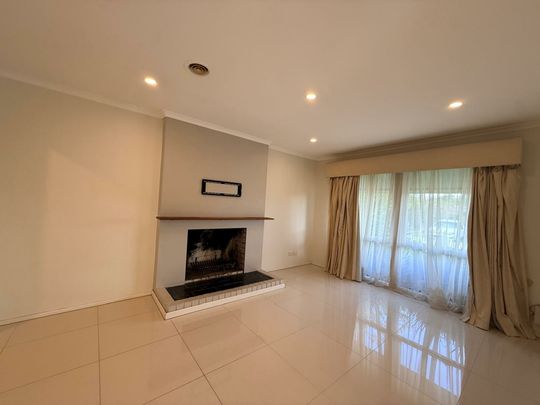 17 Lewisham Close, Hampton Park VIC - Photo 1