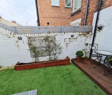 2 bedroom terraced house to rent - Photo 4
