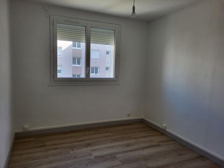 Location Appartement 4 pièces 70m² - Photo 2