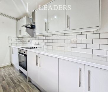 2 bedroom house to rent Vernon Road, PO12 - Photo 2