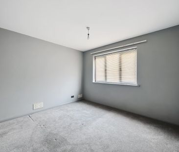 1 Bedroom Flat / Apartment - Oakhill Close, Chandler’s Ford - Photo 2